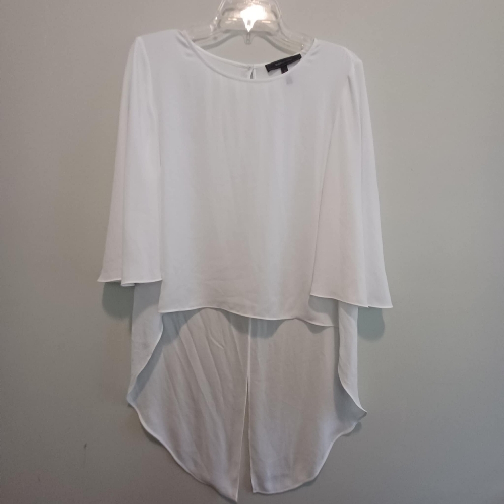 BCBG Maxazria White Split Back Blouse Medium Flowy Sleeves‎ Shirt Tails